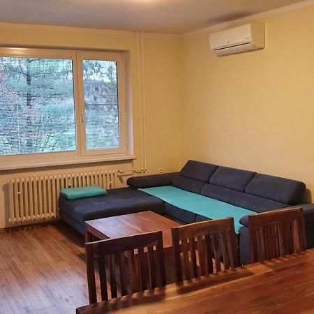 Lakeview Apartments Пиещани Екстериор снимка