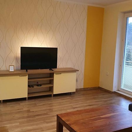 Lakeview Apartments Пиещани Екстериор снимка