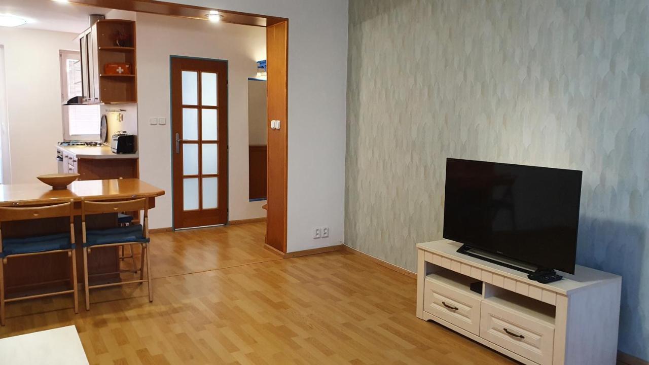 Lakeview Apartments Пиещани Екстериор снимка