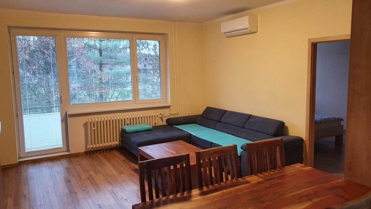 Lakeview Apartments Пиещани Екстериор снимка