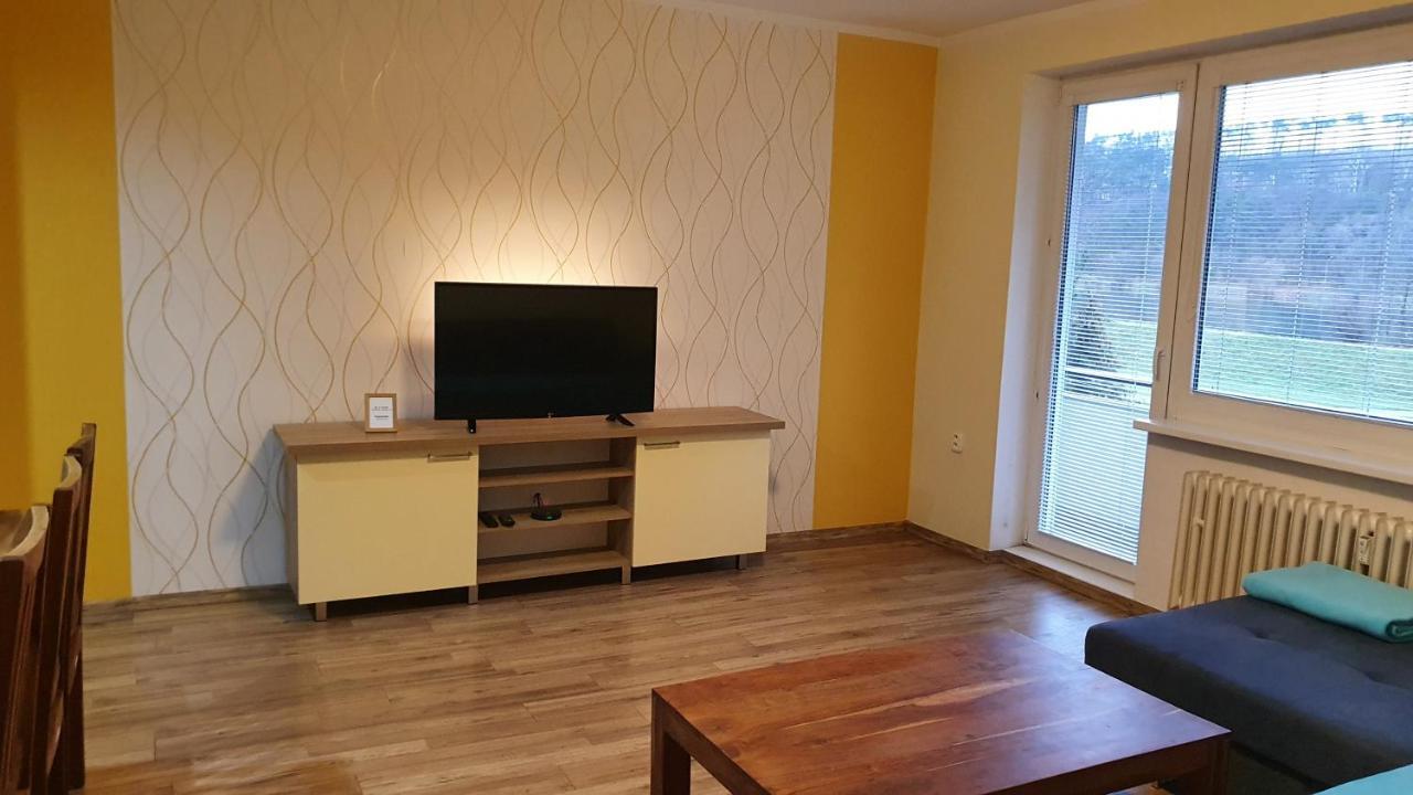 Lakeview Apartments Пиещани Екстериор снимка