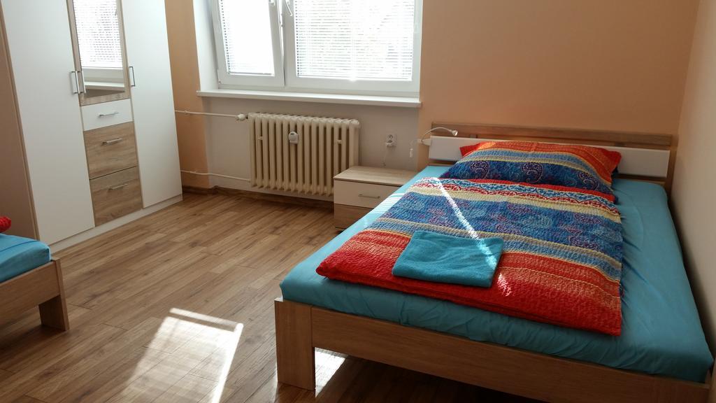 Lakeview Apartments Пиещани Екстериор снимка